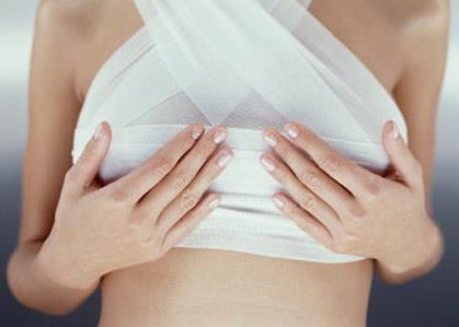 乳房保?。恨k公室七種不良坐姿影響胸部健康