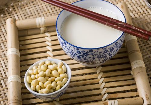 女人每天喝豆?jié){對(duì)身體好嗎？女人喝豆?jié){的好處