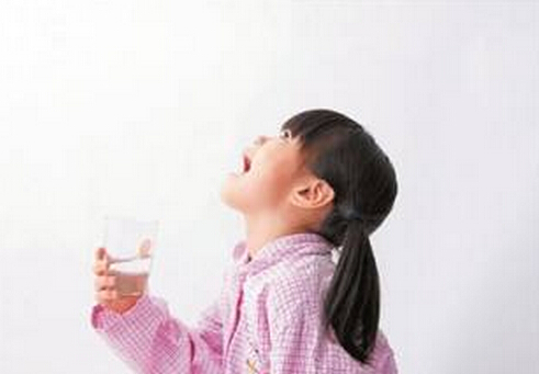 咸橄欖麥冬飲緩解嗓子疼-嗓子疼吃什么好？