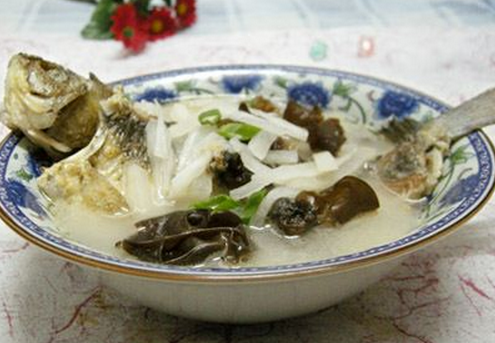 鯽魚(yú)燉百合的做法-有助睡眠的食譜推薦