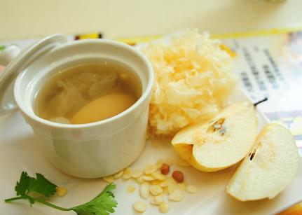 春季咳嗽吃什么好的快？十款食療對(duì)癥止咳化痰