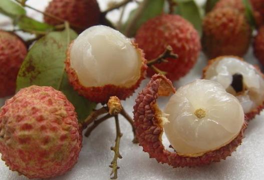 春季如何選購(gòu)新鮮荔枝？春季挑選荔枝的小技巧