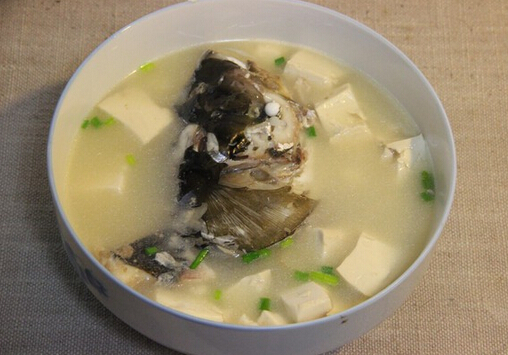 魚頭豆腐湯的做法-魚頭豆腐湯怎么做？