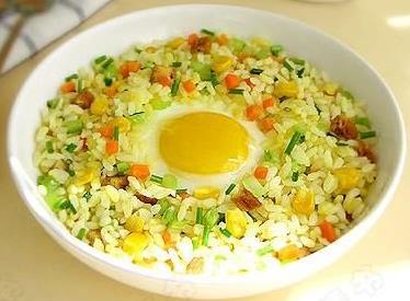 蛋炒飯怎樣炒才能金黃誘人？蛋炒飯怎么做好吃