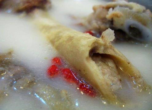 骨頭湯怎么熬更有營養(yǎng)？骨頭湯的食用禁忌