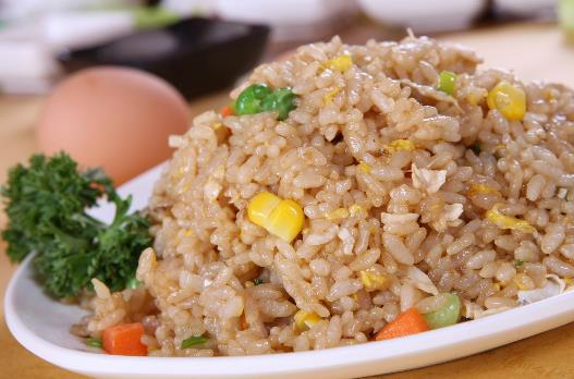 醬油炒飯?jiān)趺醋?？醬油炒飯的做法