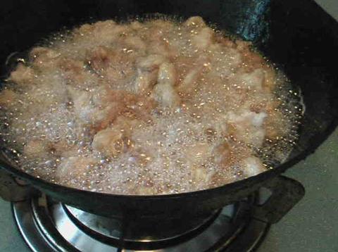 豬油怎么熬制？怎樣熬制出香白的豬油