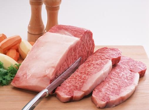 切肉有技巧：橫切牛羊斜切豬，順切雞肉和魚(yú)肉