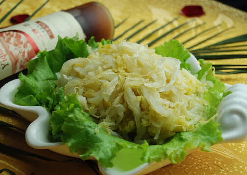 腌酸菜時加片維生素C-酸菜什么時候腌制好？