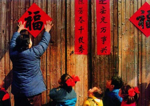 貼春聯(lián)的來歷-貼春聯(lián)的文化內(nèi)涵