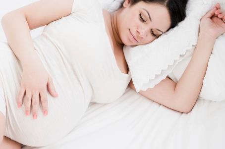 孕婦最佳睡姿推薦：孕婦什么睡姿最好？孕婦為什么要左側(cè)睡