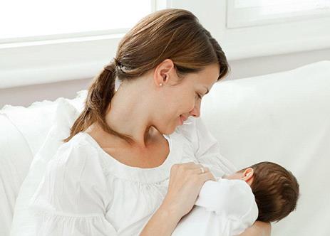 寶寶喂養(yǎng)誤區(qū)：母乳不如奶粉有營養(yǎng)