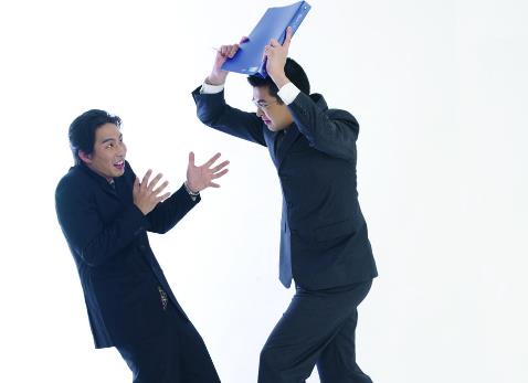 如何化解辦公室沖突？同事關(guān)系緊張是離職首要原因