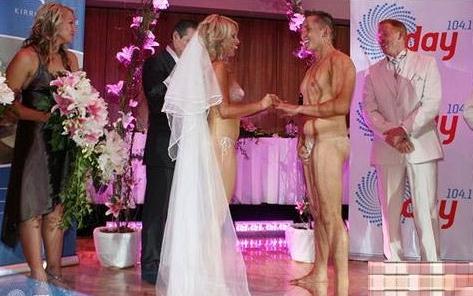 裸婚不如裸體結(jié)婚？日本流行裸體婚禮