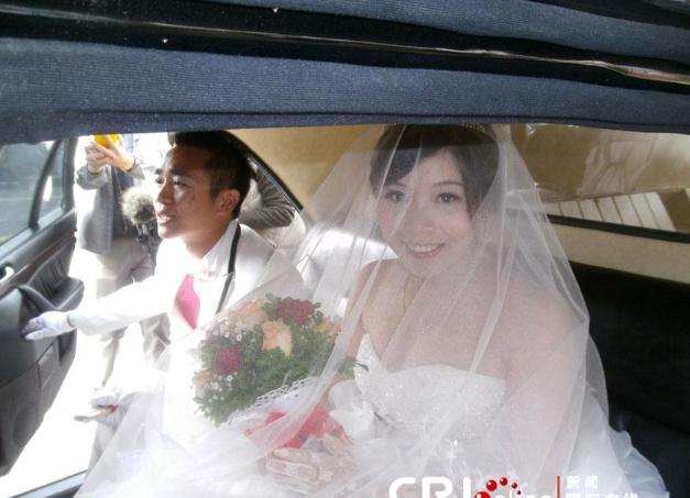臺(tái)灣男子選忌嫁娶日大年初三完婚，六輛加長(zhǎng)型殯葬禮車娶親
