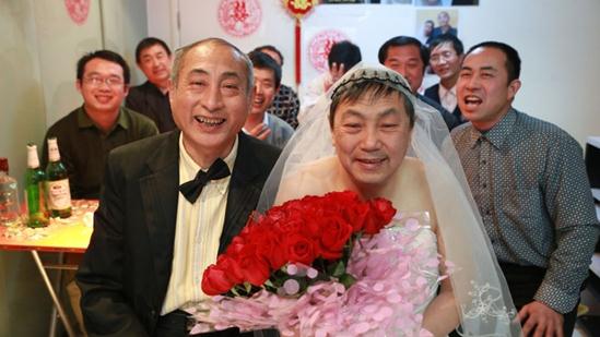 北京2名老年男同性戀者“完婚” 微博賬戶“兩個老頭的愛情”高調(diào)完婚