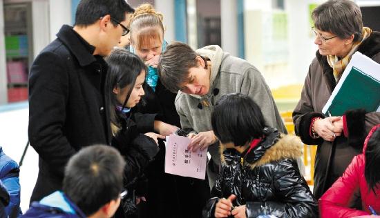 72÷3=?小學(xué)生九九乘法口訣讓英國校長考察團大為震驚