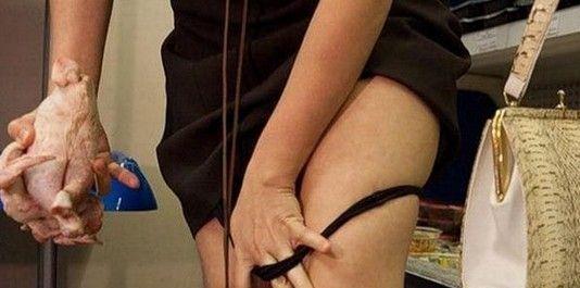 超市雷人一幕：強(qiáng)悍美女偷雞整只塞入陰道全過(guò)程