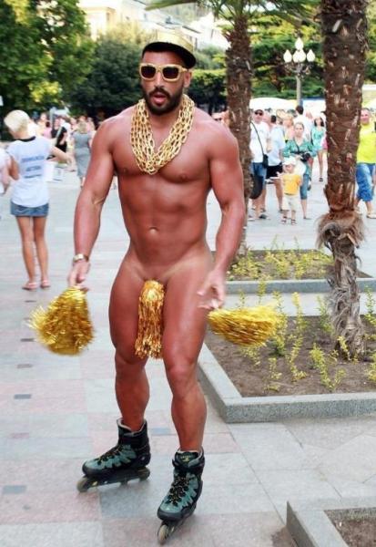 俄羅斯健身猛男獲封男神ladygaga，網(wǎng)友吐槽稱雷人裝束刺瞎雙目