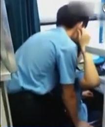 列車員激吻組圖：溫州開(kāi)往沈陽(yáng)的K347次列車列車員激吻遭偷拍