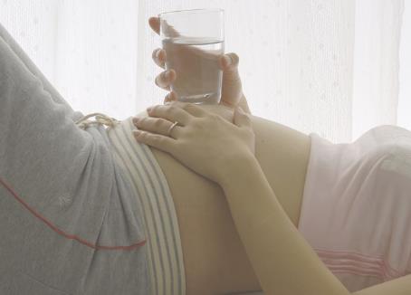 孕婦喝水喝什么水好？孕婦多喝水好嗎