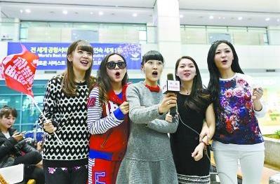 郜林妻子、張琳芃妻子、鄭智妻子、孫祥妻子、馮瀟霆妻子(從左至右)