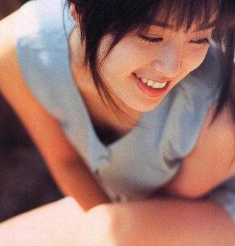 組圖：42歲酒井法子復出超酷性感裝露面，全裸淋浴吸吮手指舊照瘋傳