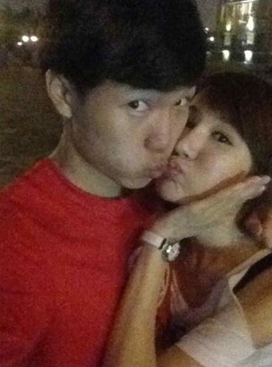 國腳鄧卓翔嫩模女友陳樂桐寫真第二彈，高清制服誘惑驚艷