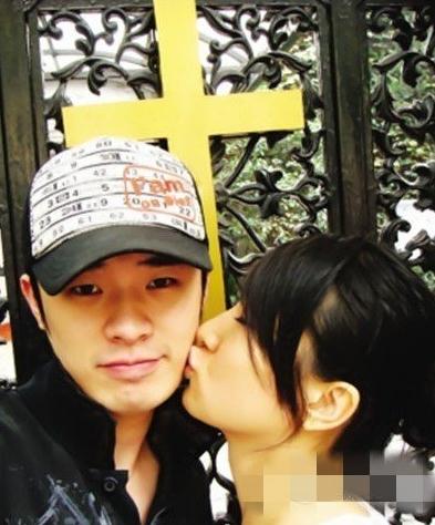 曾小賢陳赫26歲女友許婧美艷私房照曝光，初中相戀至今已十年
