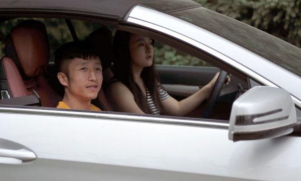 中國拳擊隊(duì)出征奧運(yùn) 鄒市明獨(dú)享妻子冉瑩穎豪車送行