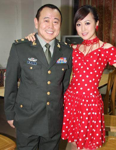 潘長(zhǎng)江女兒潘陽(yáng)今日大婚-潘長(zhǎng)江和愛女潘陽(yáng)