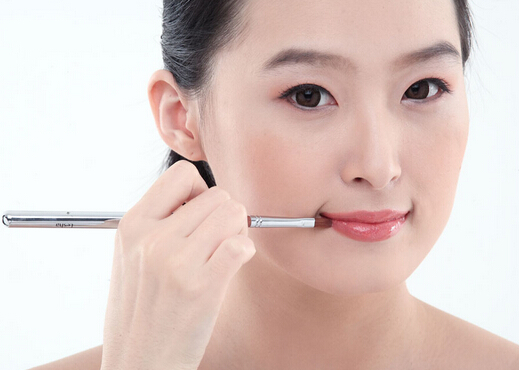 嘴唇脫皮是什么原因？如何預(yù)防嘴唇脫皮？