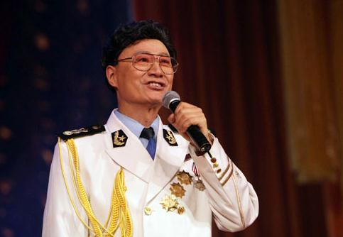 胡寶善個(gè)人資料簡(jiǎn)歷，著名影視明星胡軍之父，愛好打羽毛球