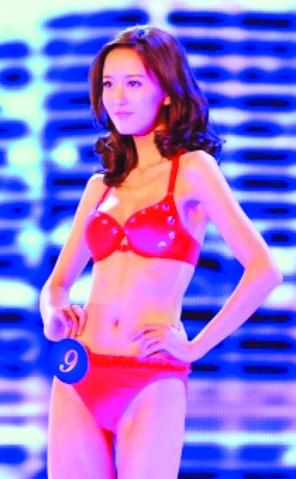 廣州選美冠軍李茜太瘦只有39公斤，李茜被調(diào)侃胸像圖釘