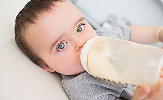 如何給寶寶添加輔食？添加輔食要注意什么？