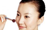 唇妝怎么補(bǔ)妝？補(bǔ)妝小技巧