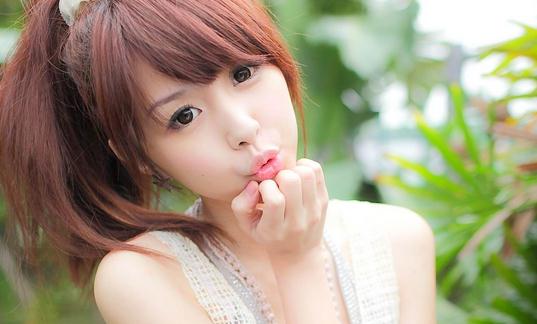 如何把粗花呢編進辮子里？