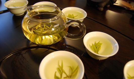 喝綠茶有什么好處？喝綠茶可以防曬