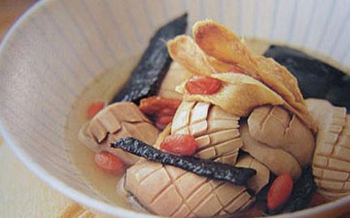 冬季皮膚開(kāi)裂怎么辦？冬季皮膚保濕食物