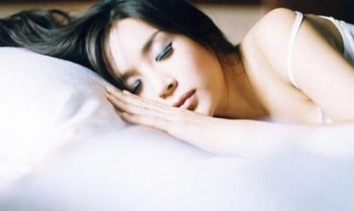 睡前吃什么好睡覺？失眠的原因