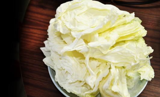 白菜怎么搭配更營(yíng)養(yǎng)？白菜加豬肉滋陰潤(rùn)燥