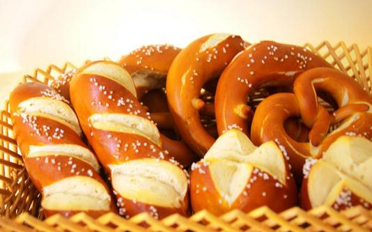 面包的營養(yǎng)價(jià)值：面包富含蛋白質(zhì)
