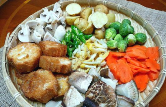 產(chǎn)后奶水少怎么辦？多食金針菜