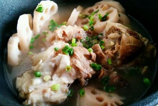 秋季潤(rùn)肺祛燥食物與養(yǎng)生食譜推薦