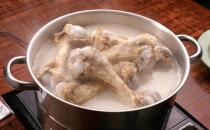喝骨頭湯能補鈣嗎？哪些食物可補鈣？