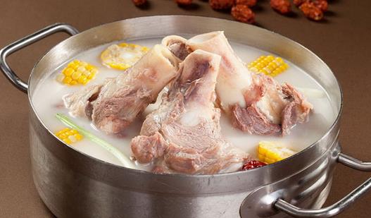 喝骨頭湯能否促進骨折愈合？骨折吃什么好？