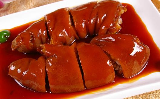 冬天吃豬蹄保健進(jìn)補(bǔ) 應(yīng)少放鹽不放味精