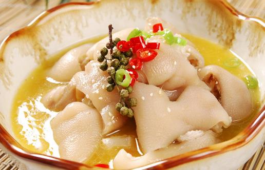 盤(pán)點(diǎn)六種女性冬季補(bǔ)血滋陰的養(yǎng)生湯