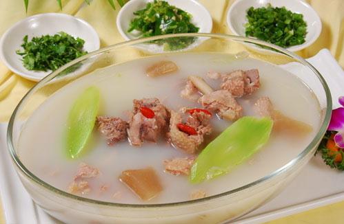先吃飯還是先喝湯？喝湯的正確方法