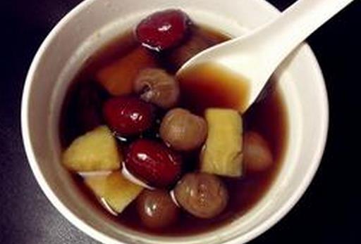 冬季手腳冰涼吃什么好？溫暖度冬的食療方法推薦